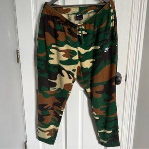 Nike Men's Sportswear Camo Jogger Pants Green Camo